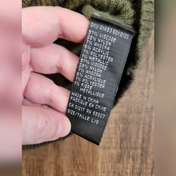 FREE W BUNDLE Le Chateau boat neck sweater - Picture 6 of 10